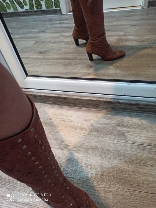 Продавам втора употреба естествена кожа кафяви ботуши с вата номер 39