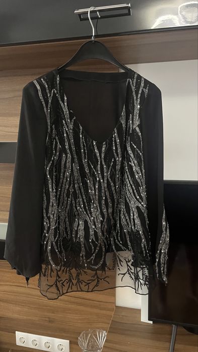Bluza voal negru , marimea L , nouă , trimit si in țara prin fan courier