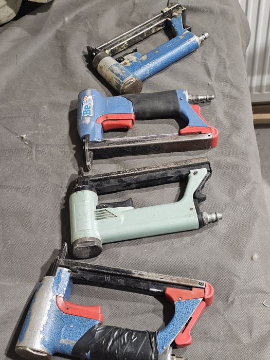 Vând capsatoare pneumatice,Bea