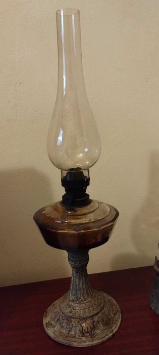 Vând doua Lămpi vintage cu petrol