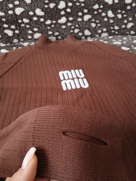 Чист нов  пуловер