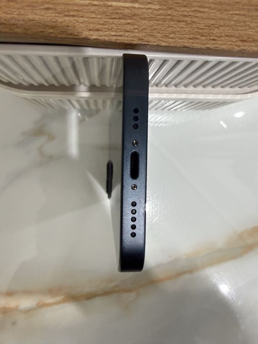 Продам Айфон IPhone 13