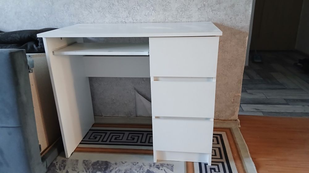 Стол компьютерный