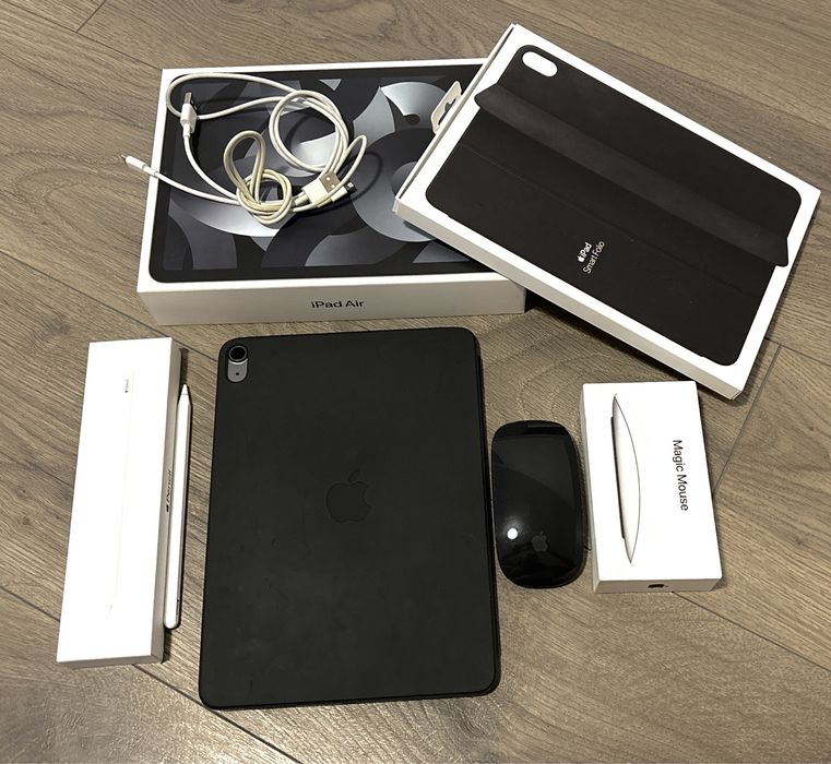 iPad Generatia 5 + husă originala + mouse +pen