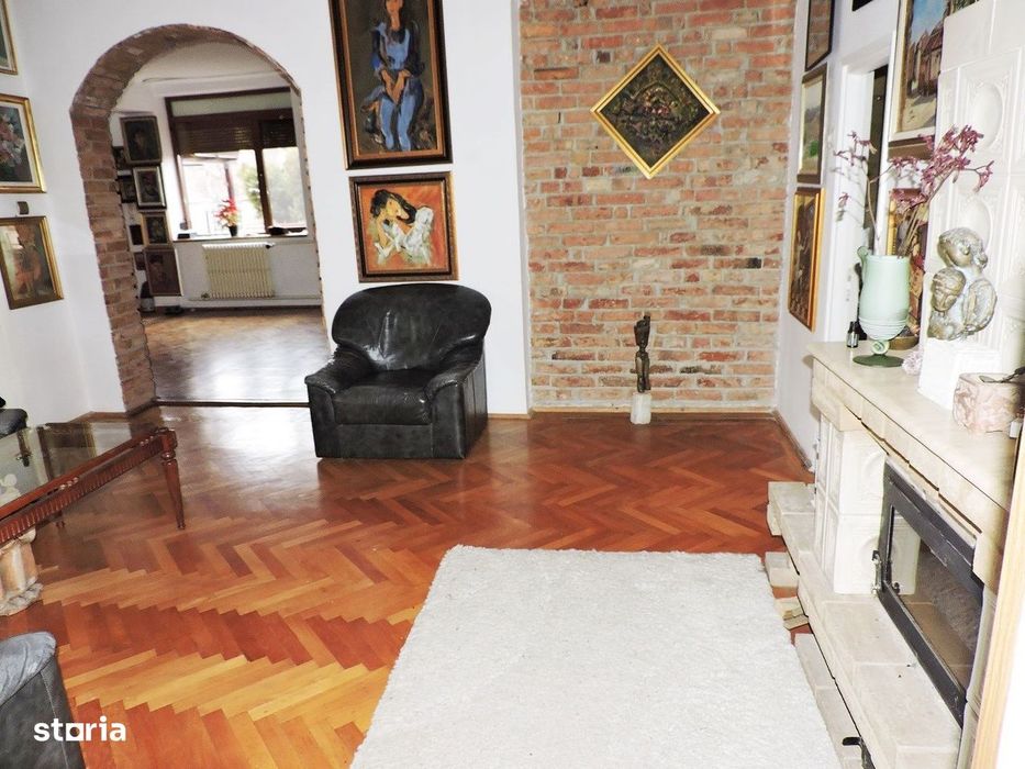 Vila impunatoare in Andrei Muresanu, D+P+M, teren 475 mp