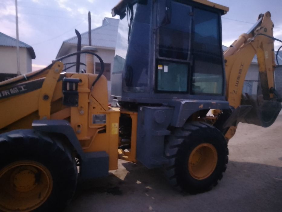 Экскаватор погрузчик LGB680