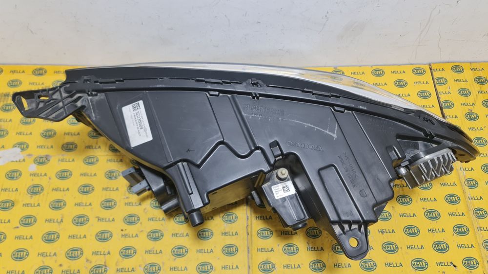 Far full led matrix active high beam Volvo XC90 2 II 32228689 modul