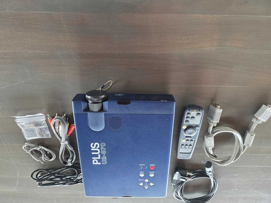 Video proiector PLUS U2-870