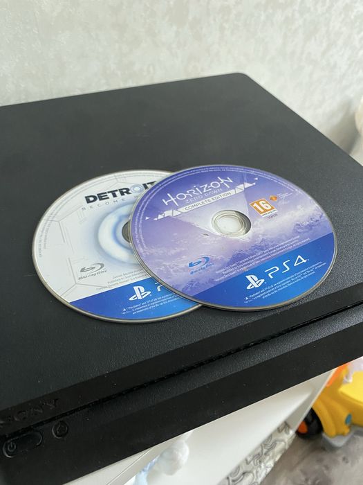 Sony PlayStation 4 Slim