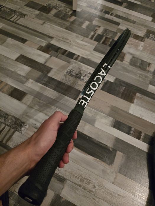 Vând racheta tenis  Lacoste 290 gr