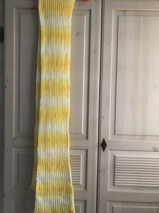 Вязаный шарф ручной работы