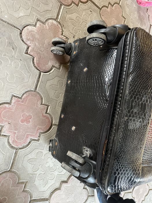 Чемодан крокодил в хорошем состоянии