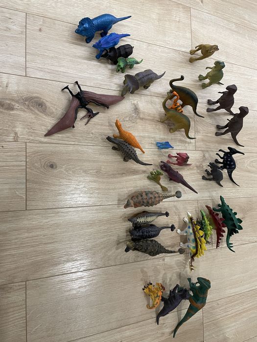 colecție de 33 de dinozauri de plastic