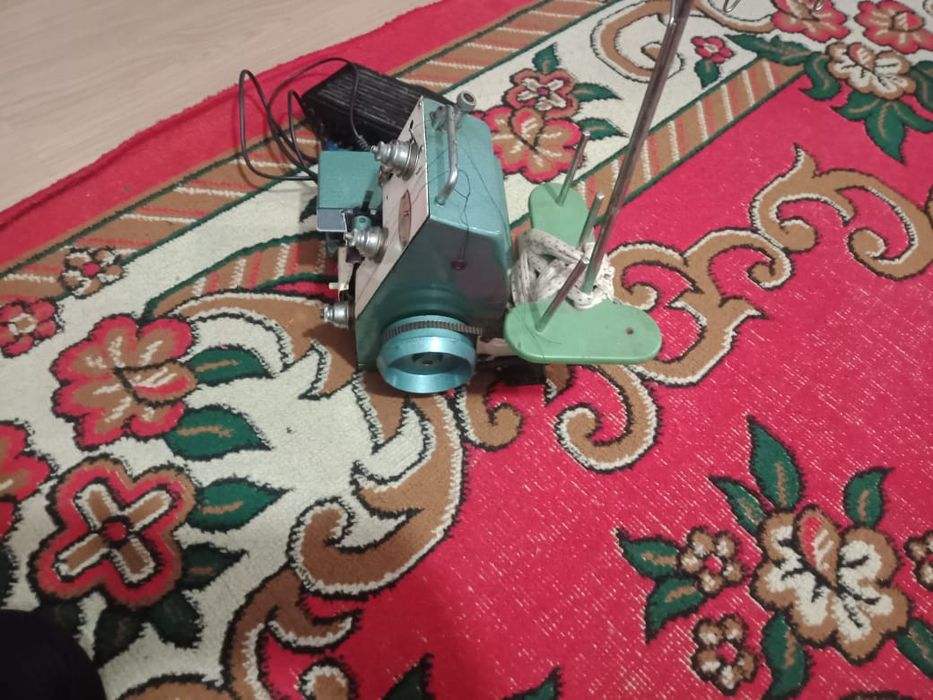 Аверлок машинка.