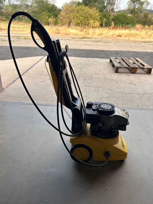 Продавам водоструйка Kärcher K3300 GS - бензинова