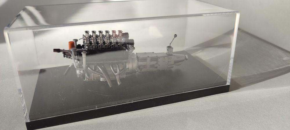 1:18 Ferrari 250 GTO двигател