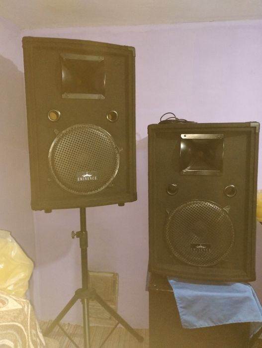 Sistem Sonorizare Complet: Pereche boxe EMINENCE 15"300 w RMS +stative+cabluri