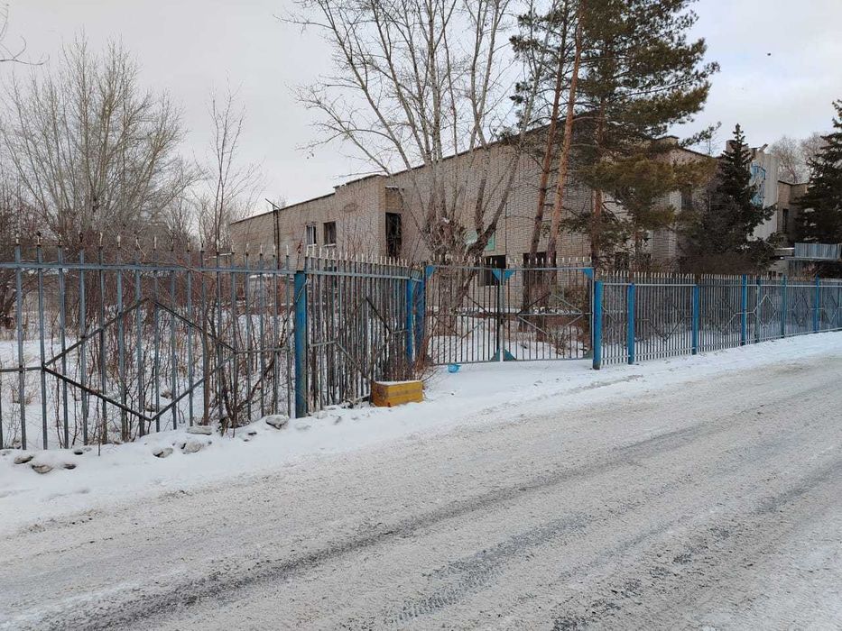 Продам здание в 3х уровнях на земельном участке  в КЖБИ