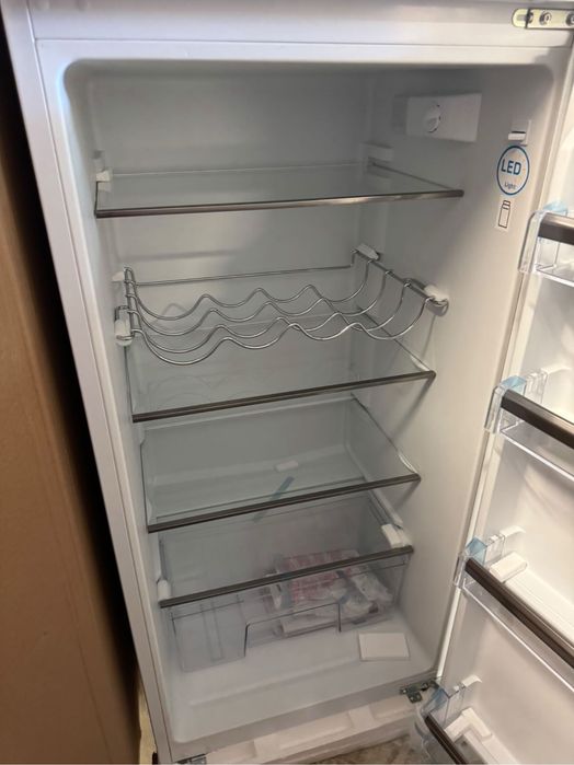 Хладилник с фризер Amica