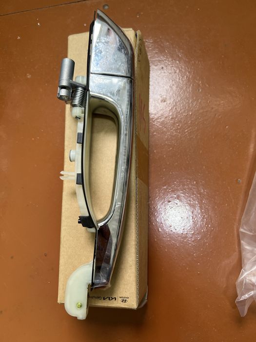 Kia Carnival 3 avlod orqa eshik ruchkasi