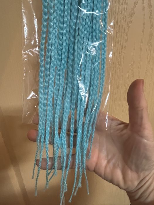 Красива дълга плитка от прежда