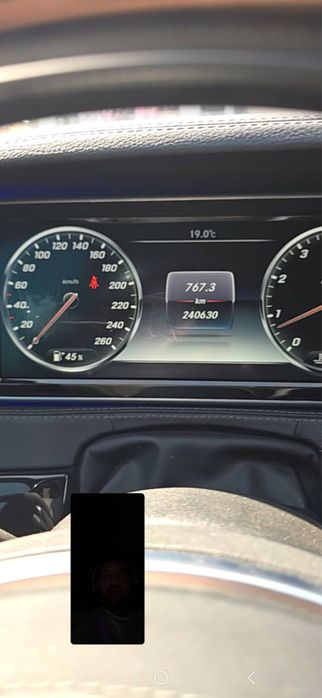 Тезз срочно сотиладиМерседес .состаяние хорошая. Седан бензин