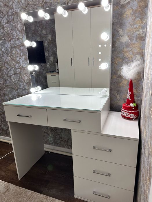 Продам туалетный столик, гримерная, тумба