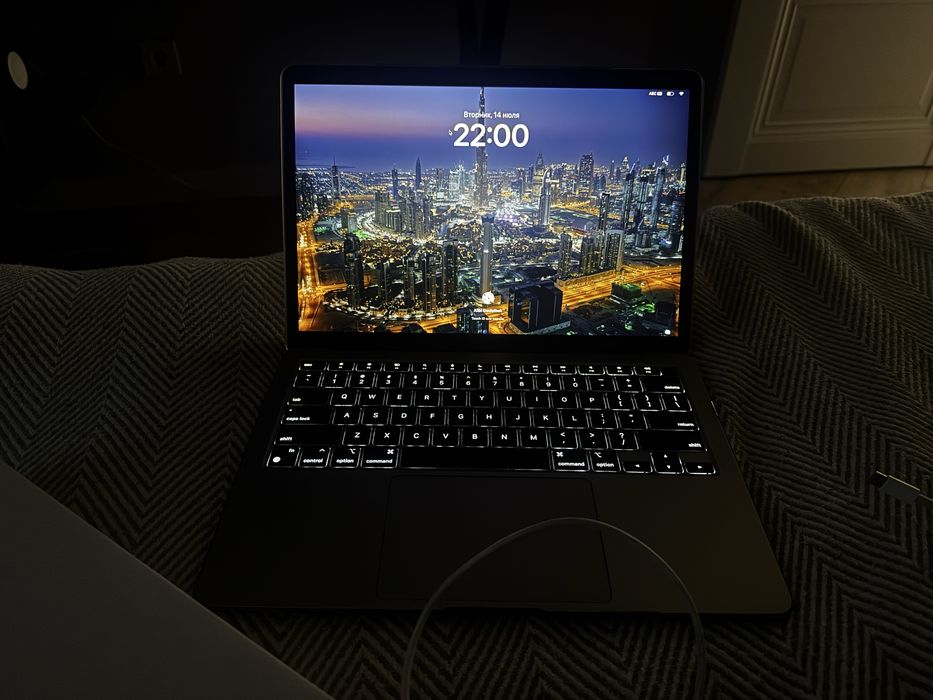 Продам ноутбук макбук macbook m1 макбук
