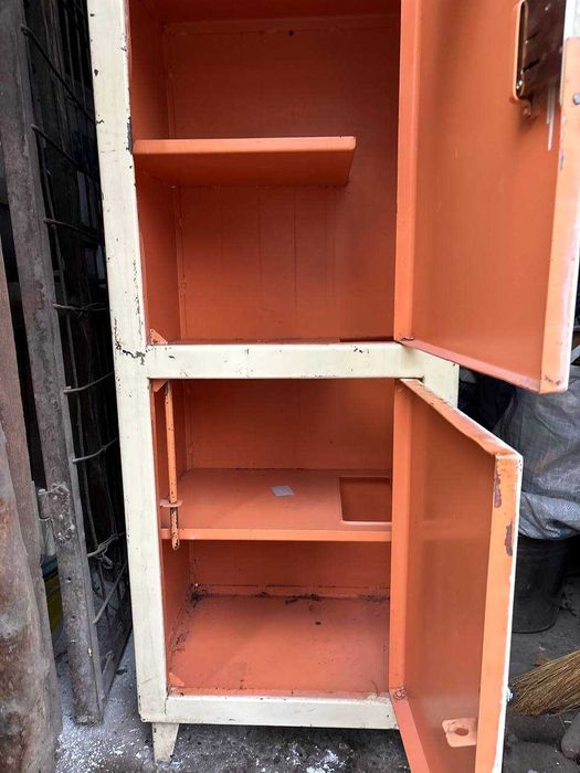 Продам сейф срочно