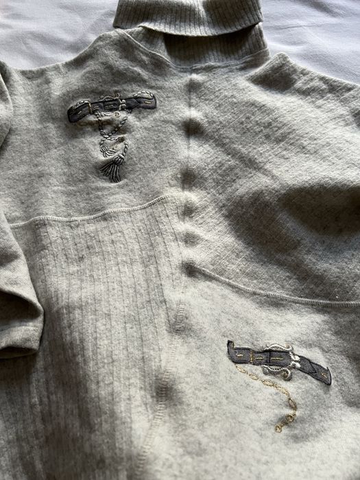 Pulover din casmir pe gat