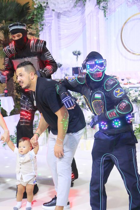 ФЕНИКС: Главное неоновое шоу столицы.