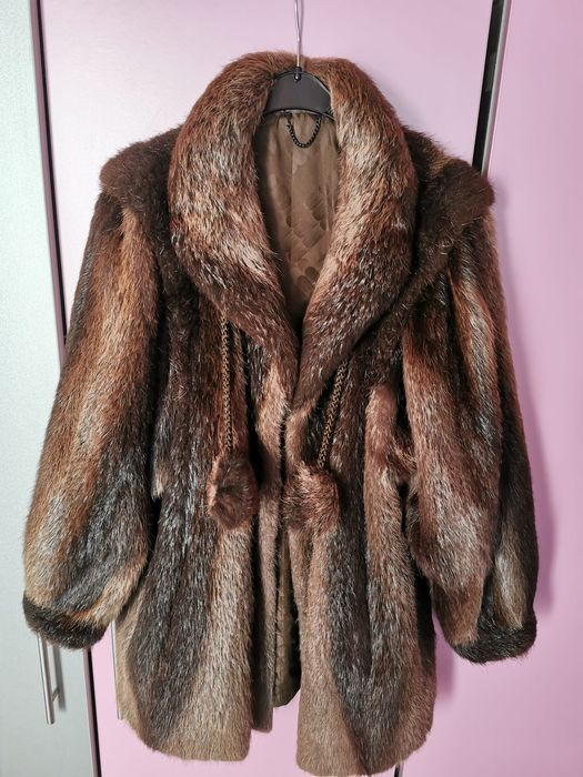 Vand haina din  blana naturala de nurca