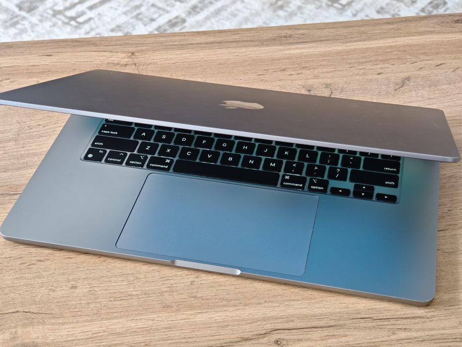 MacBook Air 15" M3 (Отличен)