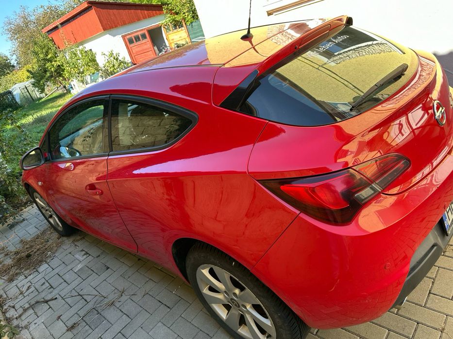 Opel astra GTC 2012