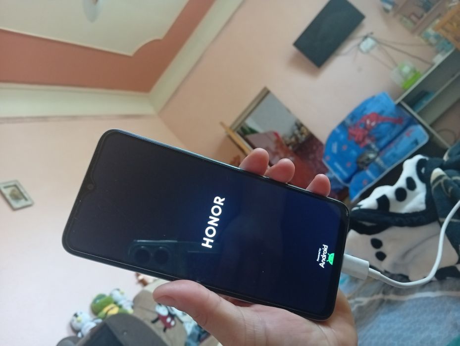 Продаю телефон хонер