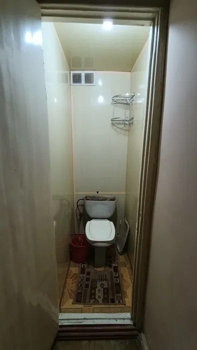 2/3/9. Сергели 3. Квартира 43 м², дом - бывшее общежитие. Метро 400 м.