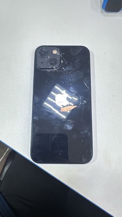 Продам айфон 13 128. Срочно