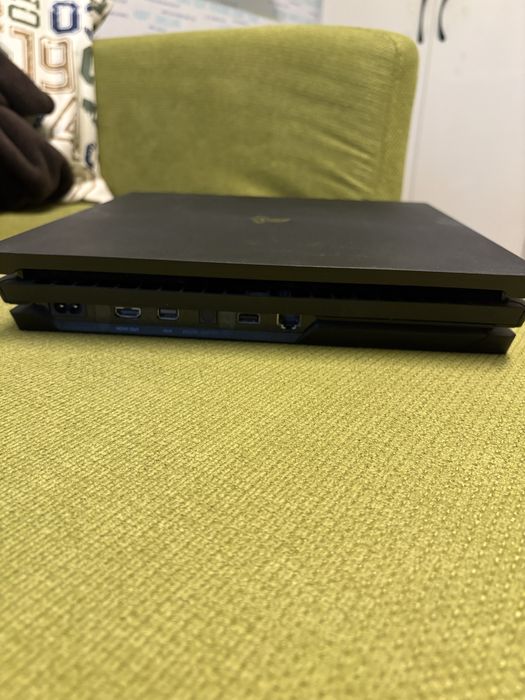 Playstation 4 Pro + джойстик