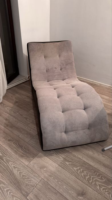 Sezlong textil in stare foarte buna