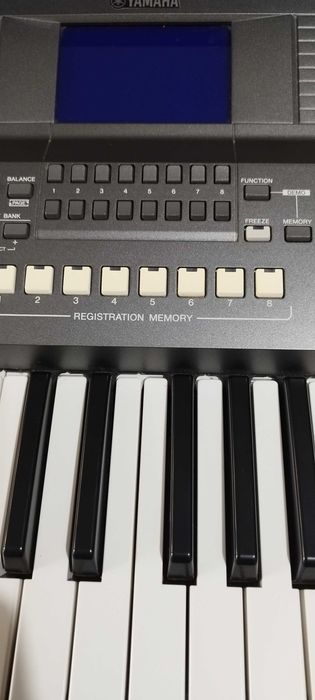 ORGA Yamaha PSR-S670 + Suport + Husă originală+ ritmuri