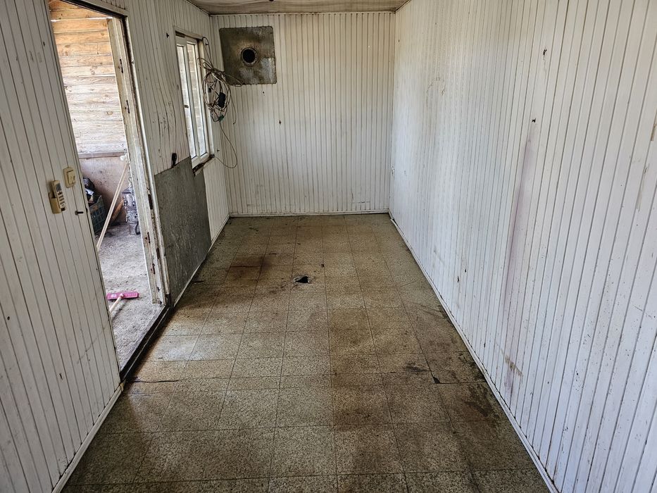 Продавам форгон със покрив 3500