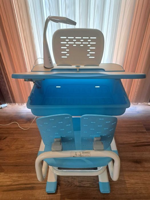 Ергономично детско бюро+стол, лед лампа и стойка за учебник
