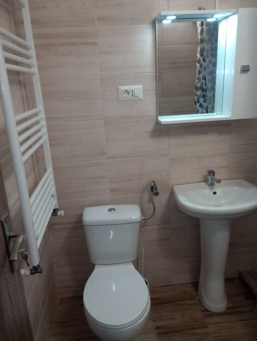 Închiriez garsoniera