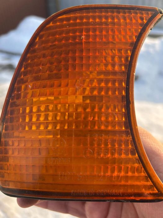 Продам оригинальные привозные поворотники на E34