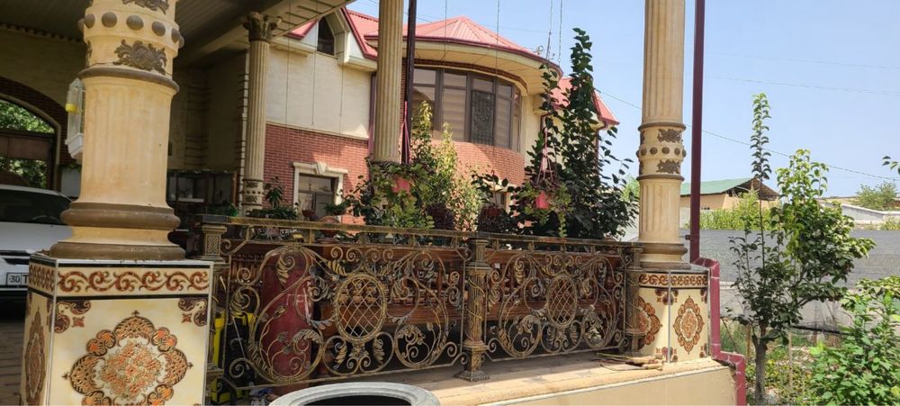 Katta hovli sotiladi