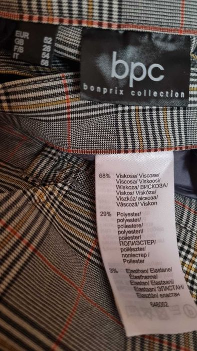 Pantaloni conici Bonprix, marimea 52, 68% vascoza,