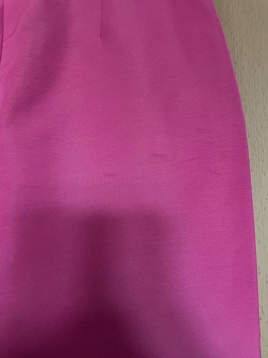 Fusta Rezerved fucsia, moderna