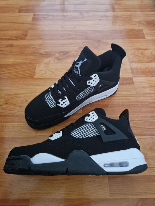 Adidași Jordan Retro patru