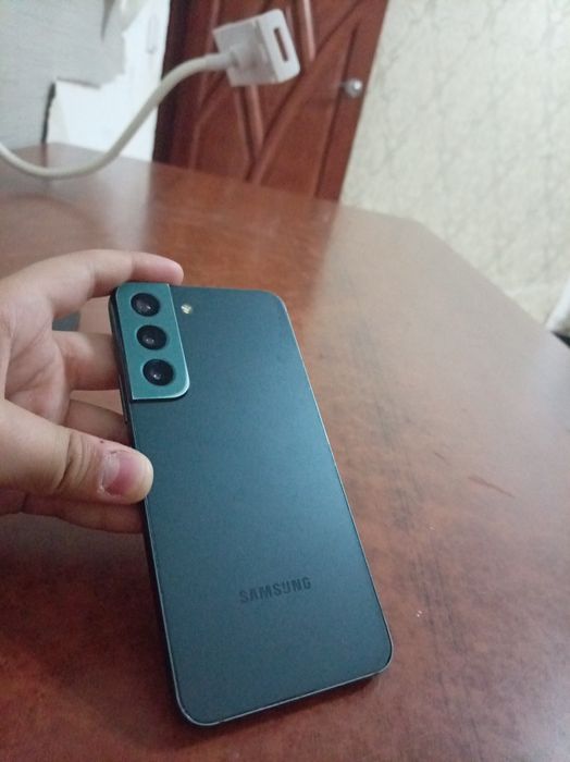 Samsung s22 256/8