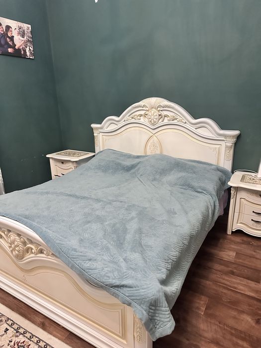 Продам спальный гарнитур